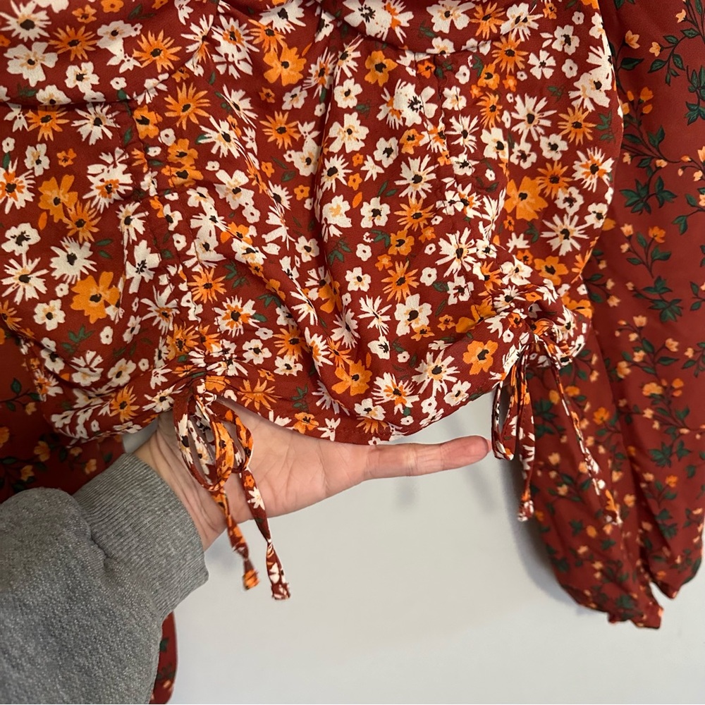 Madden NYC Floral Shirred Print Peasant Top Size Large Bohemian Cottagecore - Picture 4 of 10